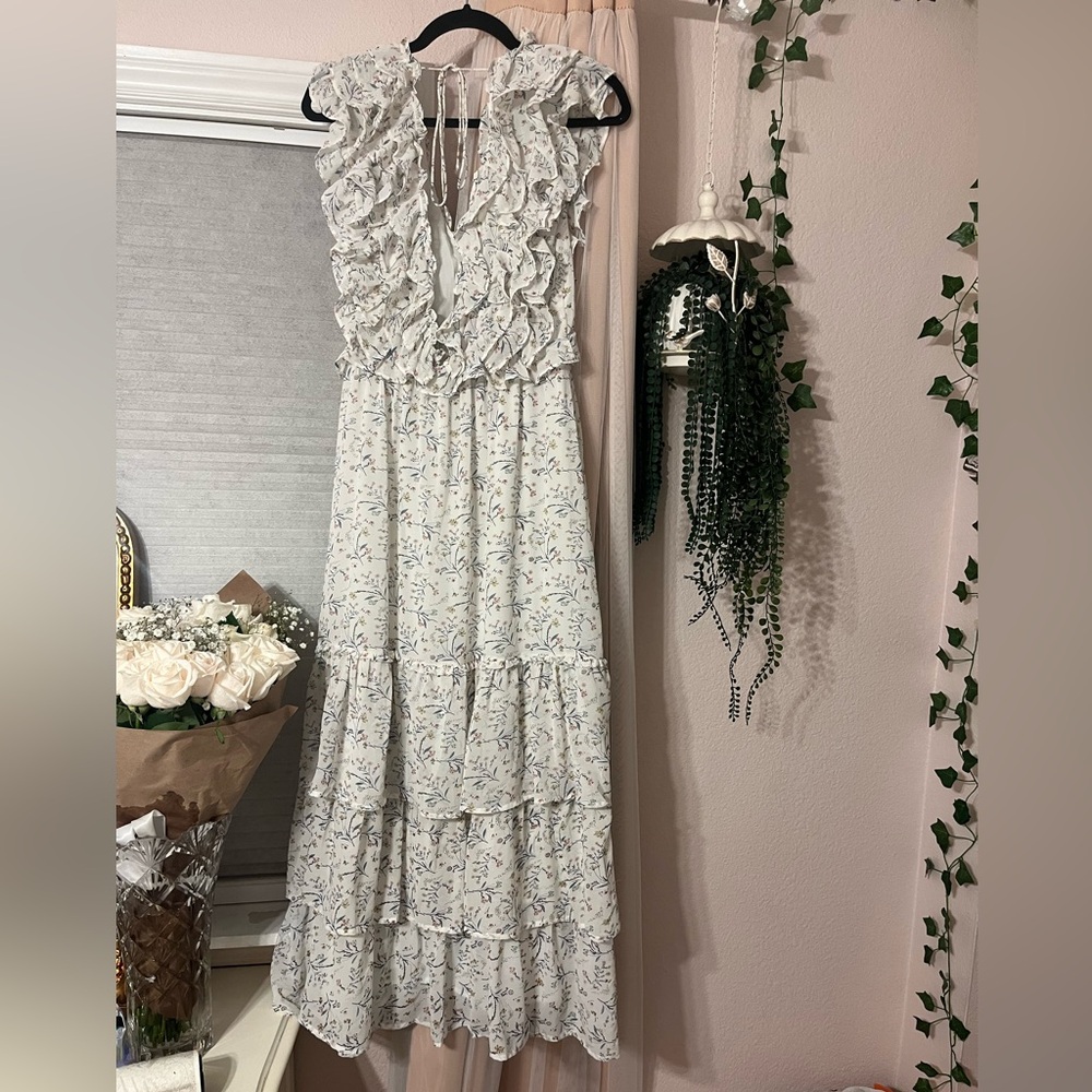 Storia Woman’s Long white floral dress